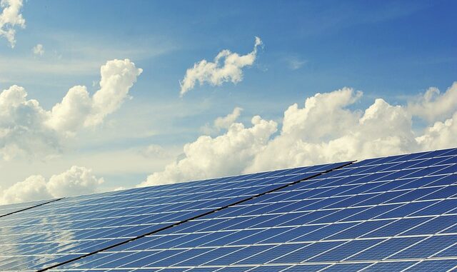 photovoltaic-2138992_640